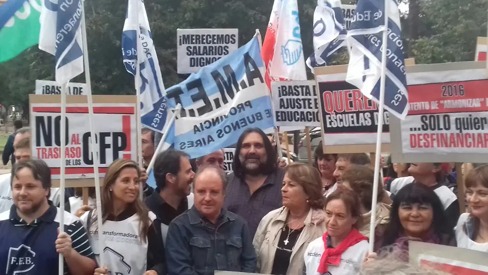 Los gremios docentes reclaman mejoras y Kicillof ya advirtió que no podrá hacer frente al pago en febrero sin asistencia del gobierno nacional