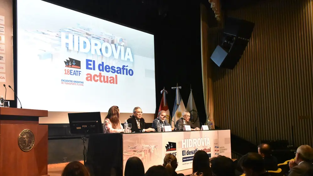 en el XVIII Encuentro Argentino de transporte fluvial