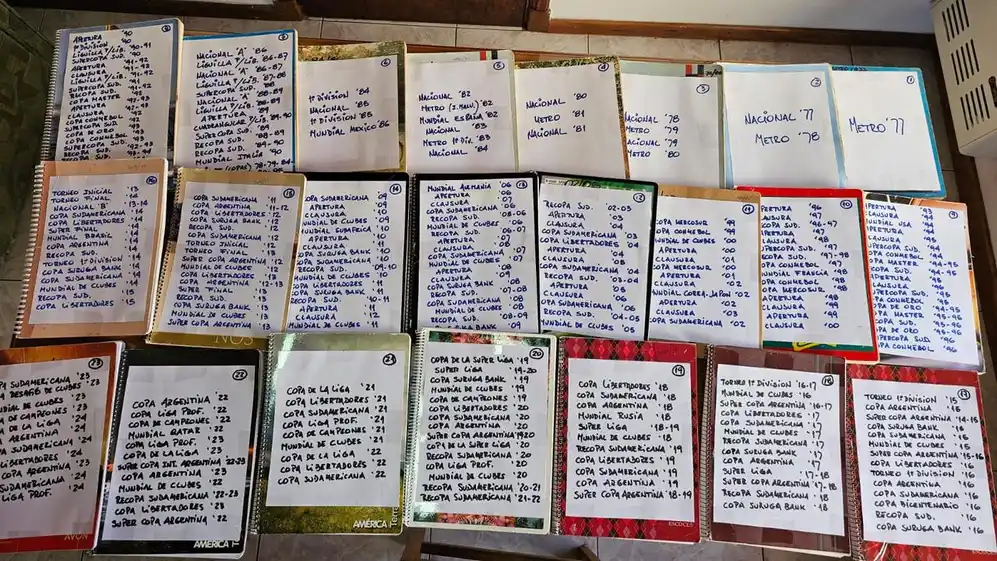 Desde hace 47 años, Donadio lleva el registro de 264 torneos en 23 cuadernos y continúa