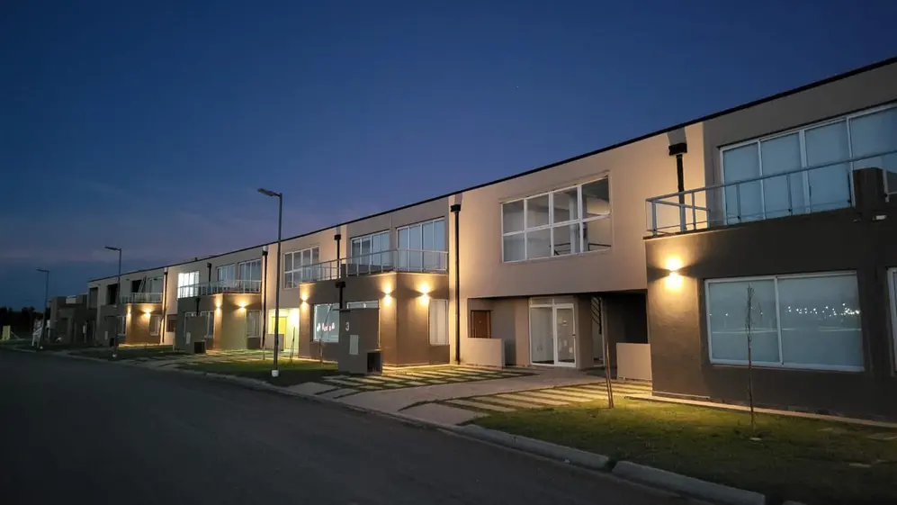 Las casas vienen totalmente amuebladas y listas para alquilar 