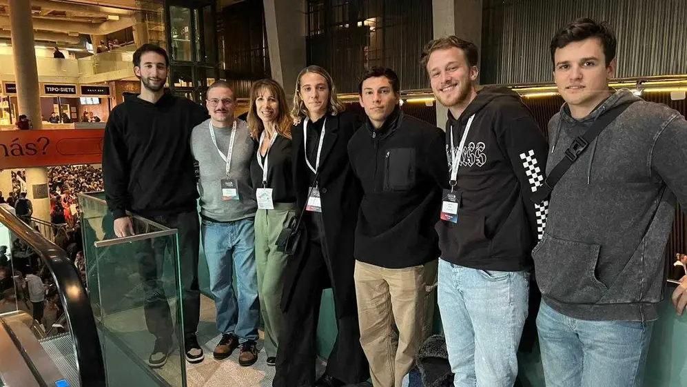 Correa lidera la startup junto a un equipo joven y diverso, con perfiles de 22 a 28 años.