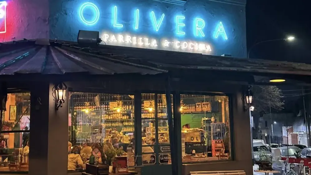Con 500 comensales semanales, ofrece pizzas con masa casera, vinos boutique y helados propios