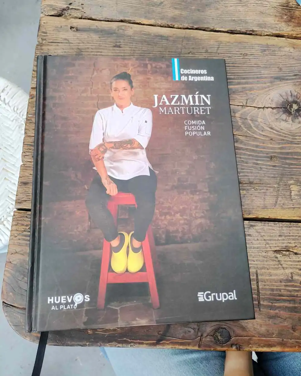 La chef acaba de presentar su biografía culinaria y libro de recetas fusión