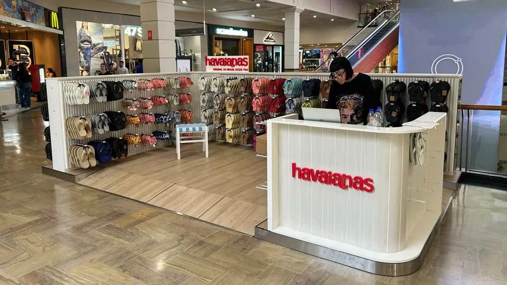 Góndola en shopping exclusiva de la marca (Gentileza Havaianas)