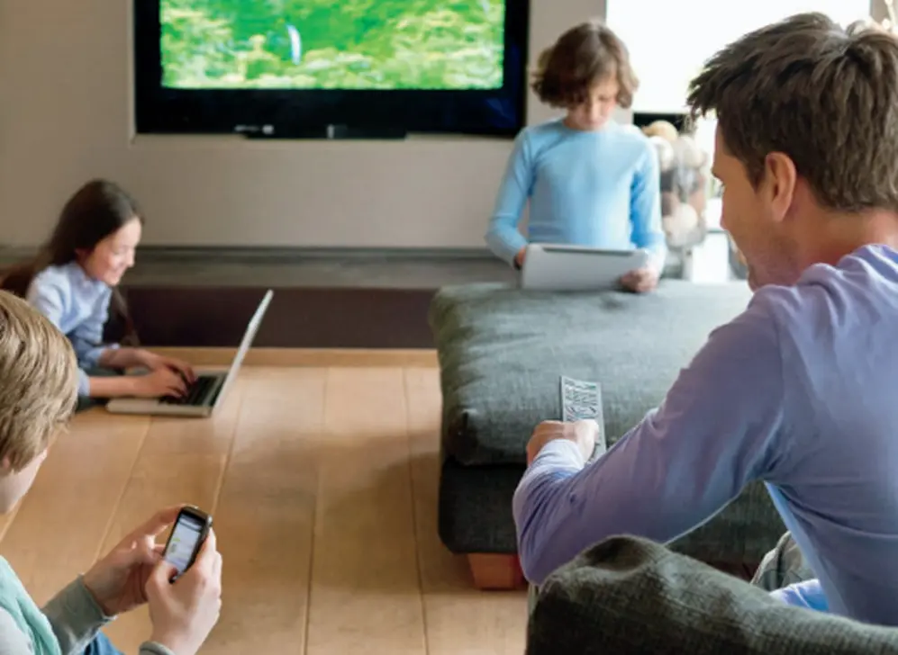 Ganar dinero viendo videos puede ser una actividad que involucre a la familia.
