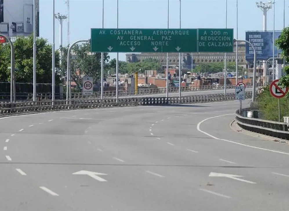 de los peajes se incrementará en alrededor de un 50% pero tendrá diferencias según los horarios siendo las más baratas la de $642 durante las horas no pico para los autos y de $910 en horas pico en la Perito Moreno; de $276 y $378 en la Illia; de $203 a $256 en la Alberti y en el Paseo del Bajo, el mínimo será de $1.400 por pase.