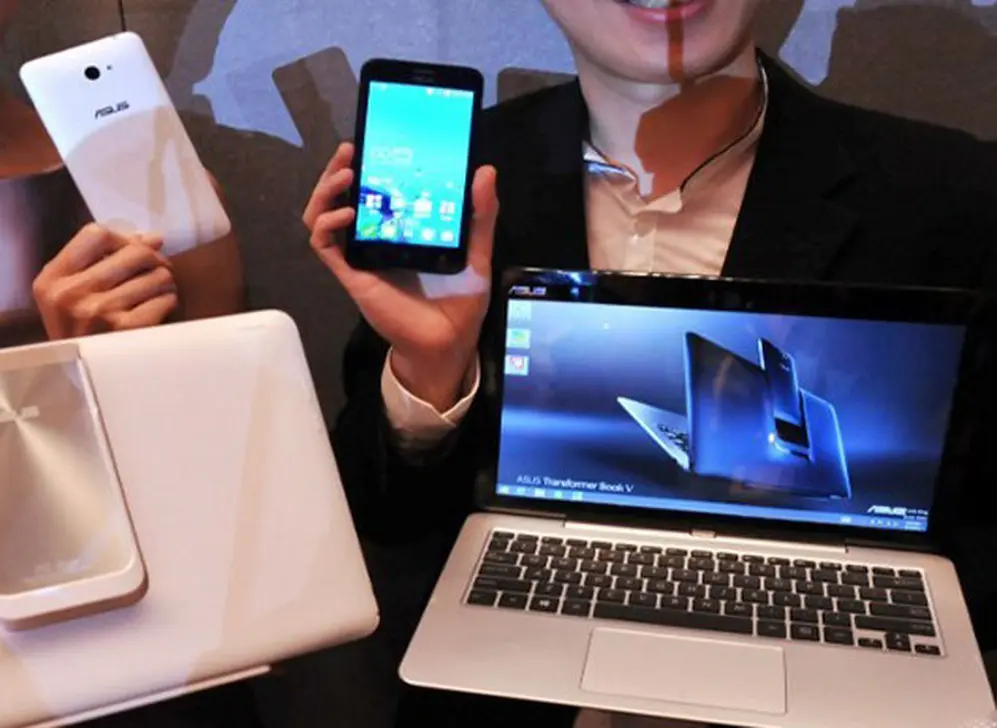 Una laptop puede servir para alimentar la batería de un celular