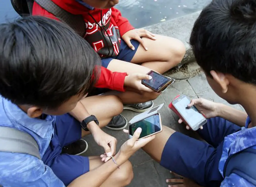 Los niños cada vez incursionen más temprano con los celulares. 