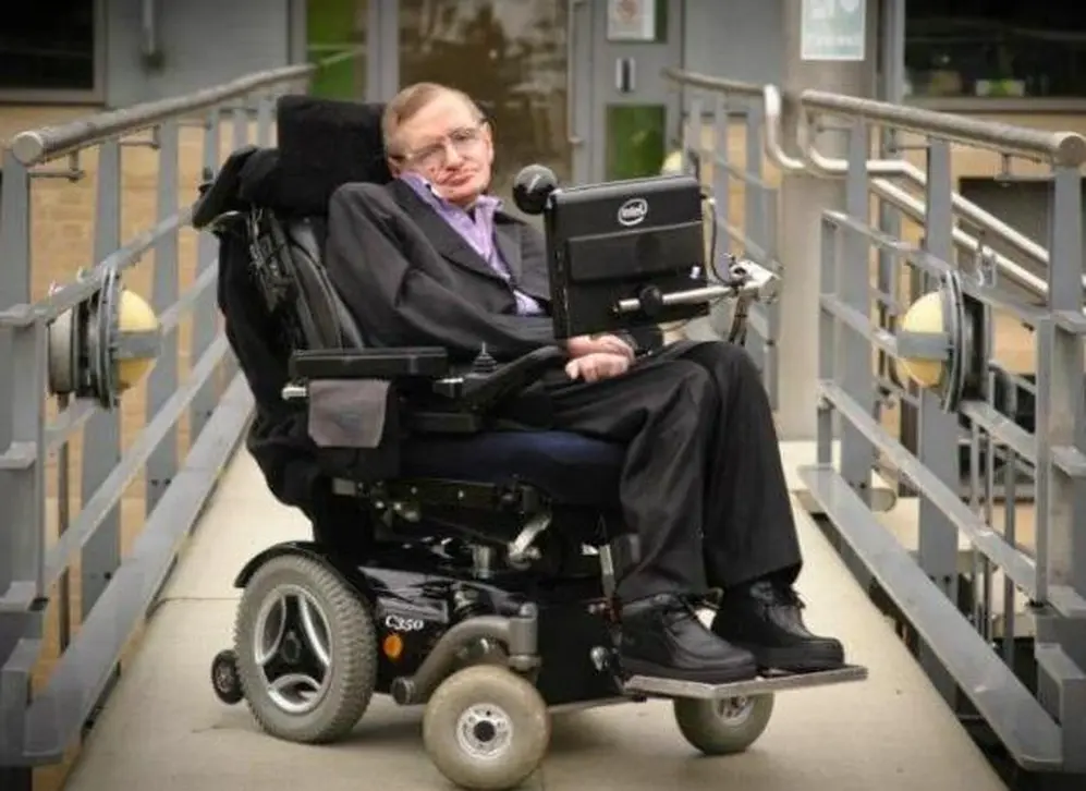 Stephen Hawking, que sobrevivió 55 años con la esclerosis lateral amiotrófica (ELA)