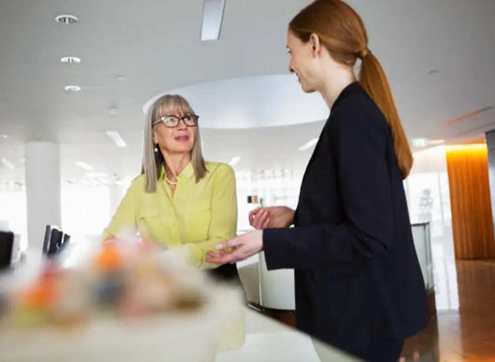 Mujer mayor de 55 años: en qué empresas comenzar a buscar trabajo
