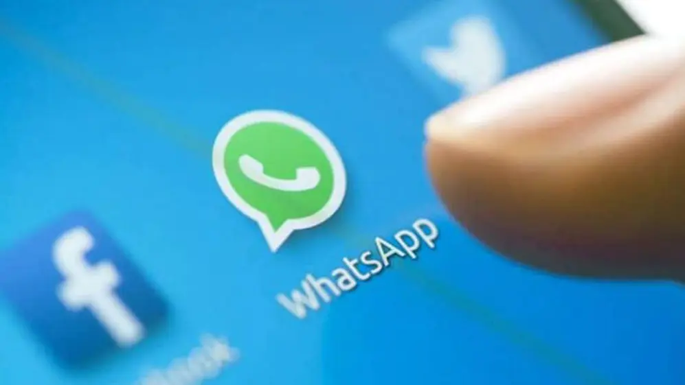 WhatsApp funge como una red social para millones de personas.
