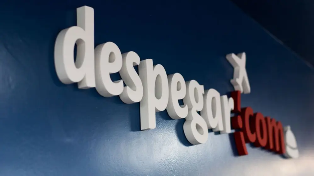 En Argentina, la empresa despidió a cientos de empleados, a los que le anunció la medida por videoconferencia