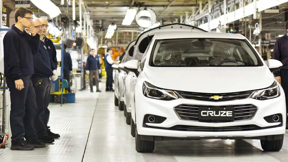 La producción automotriz venía mal y se frenó por la pandemia.