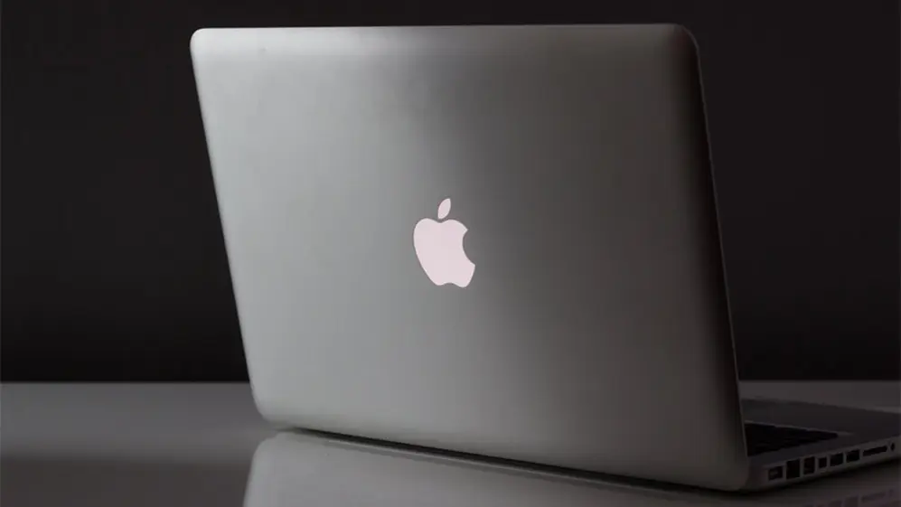 Aunque ek proceso puede ser engorroso, se pueden hacer copias de un celular Android en una Mac.