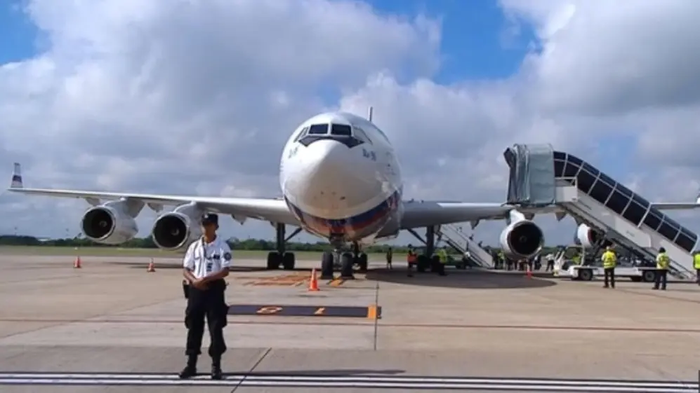 El Ilyushin-96 en el que viajó el presidente ruso Vladimir Putin al G20