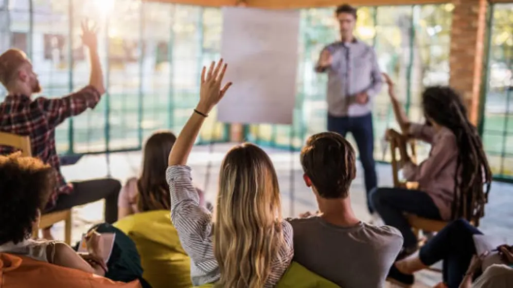 La participación de oradoras mujeres en eventos de innovación es menor