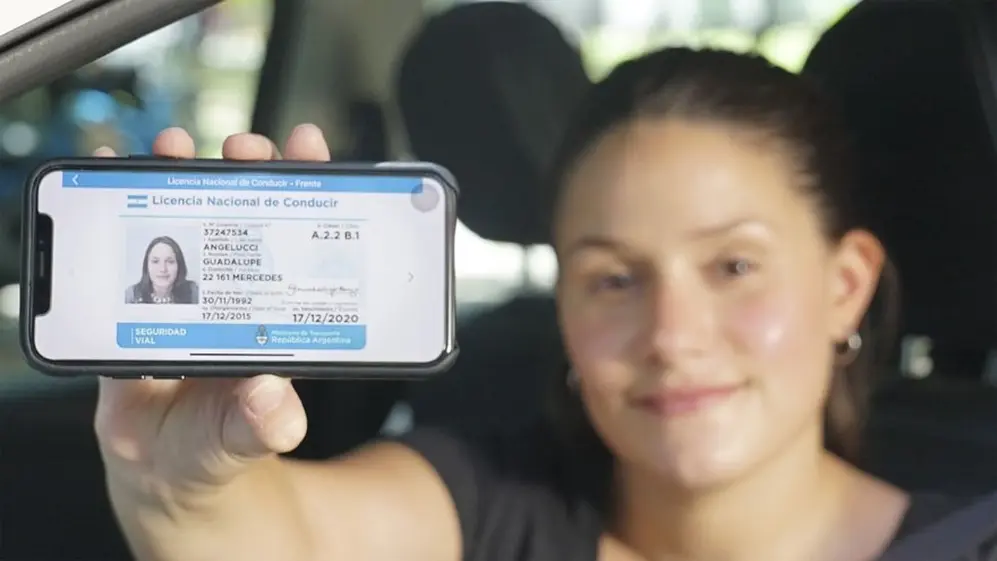 La licencia de conducir digital es complementaria a la física