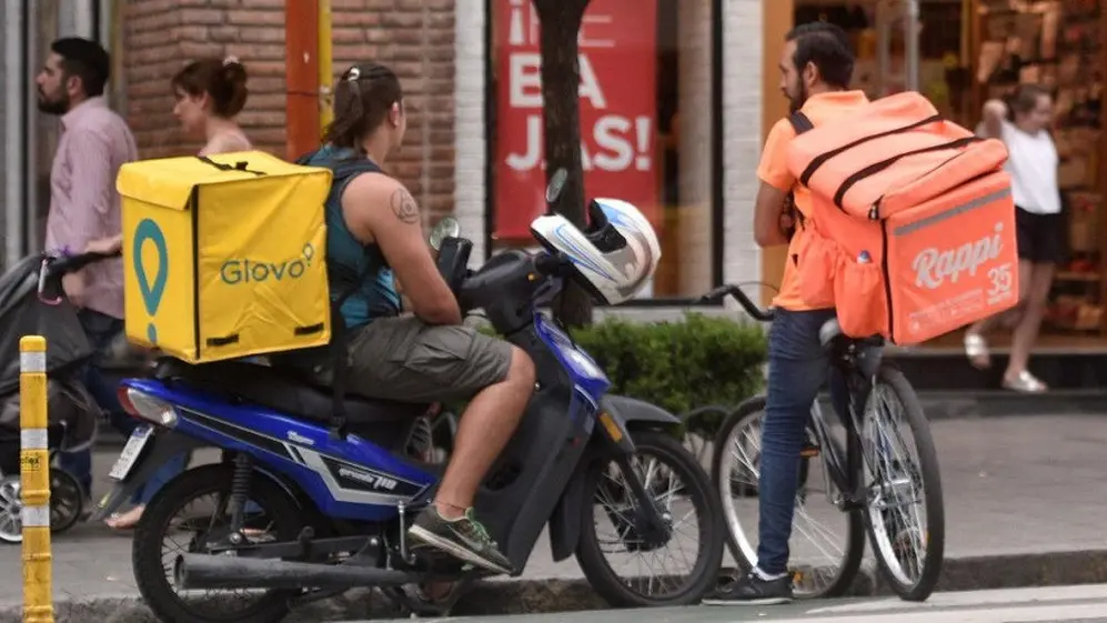 Repartidores alertan que cada vez más personas se suman para trabajar en las apps de delivery.