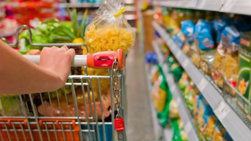 Por la suba de precios, mucha gente es cada vez más pobre.