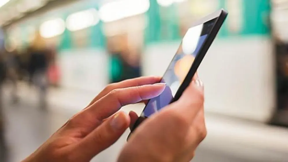 El celular en mano, una ventaja para pedir un Uber, Cabify o Beat.