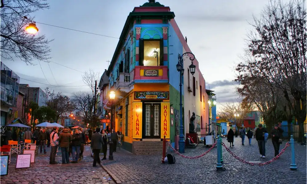 El Caminito es uno de los lugares más populares de Buenos Aires