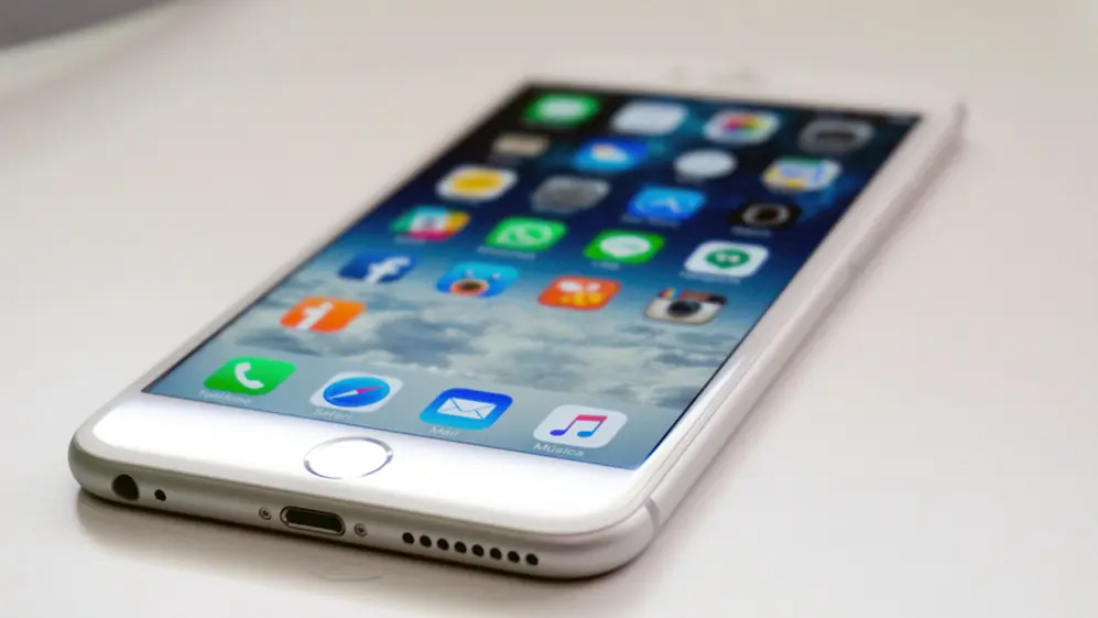 Si no es posible inspeccionar el celular, comprále a un vendedor acreditado y establecido que respalde sus productos.