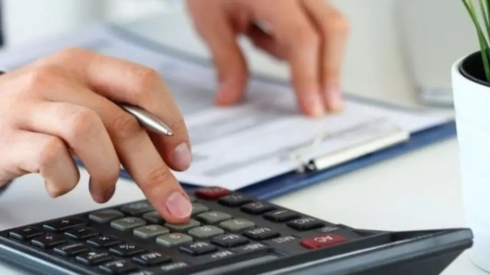 De una forma simple, el usuario puede calcular el valor de la cuota de su deuda financiada utilizando como base el CFT
