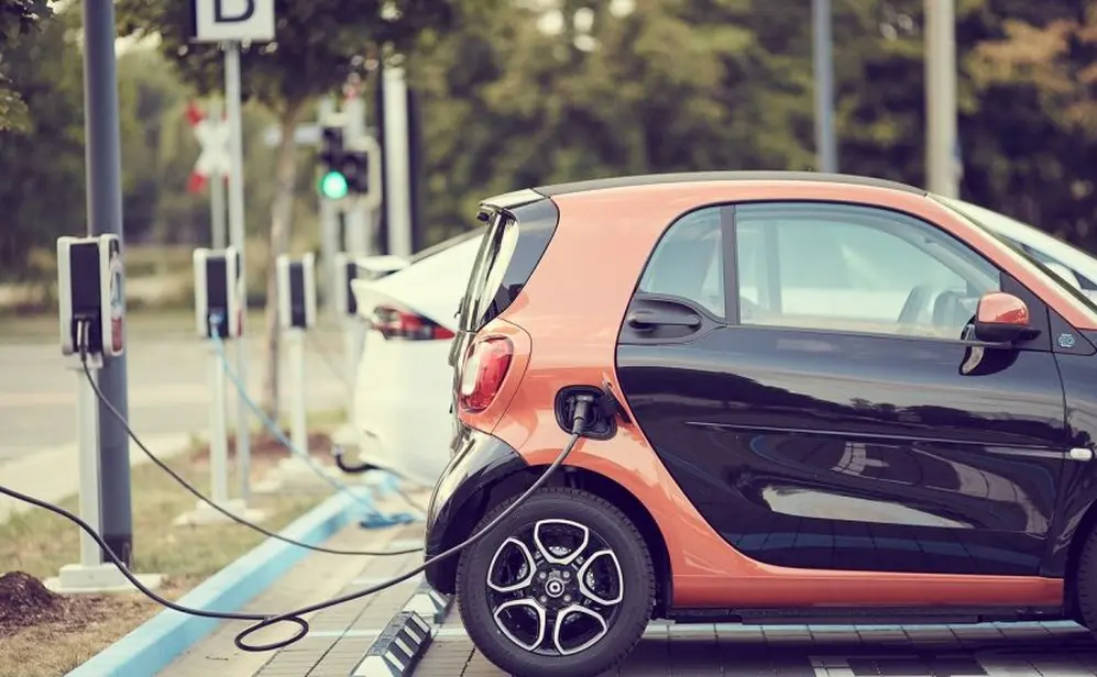 China apunta a que el 20% de su parque de vehiculos funcione a electricidad.