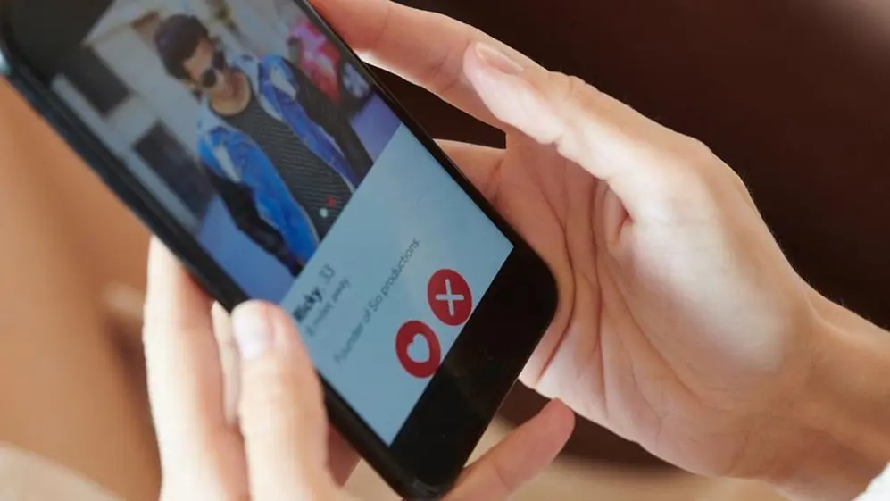 Tinder beneficia a sus usuarios con las cuentas más activas.