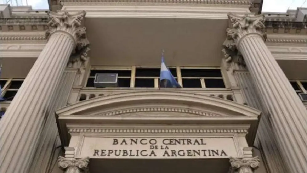 El Banco Central bajó las tasas de interés de referencia a casi la mitad en seis meses