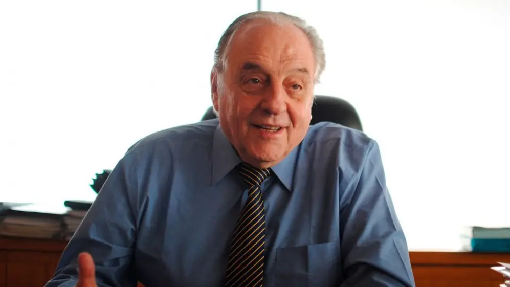 Carlos Heller pidió un aplauso por Maradona y la oposición salió al cruce.