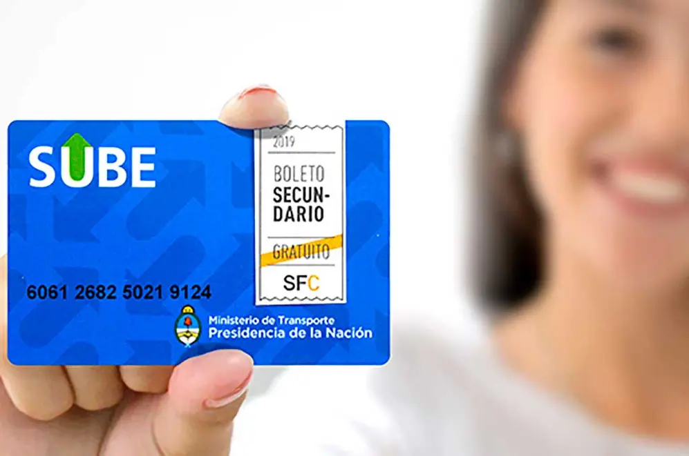 La Tarjeta SUBE Estudiantil habilita a los estudiantes de los niveles inicial, primario, secundario y universitario a viajar en transporte público gratis.