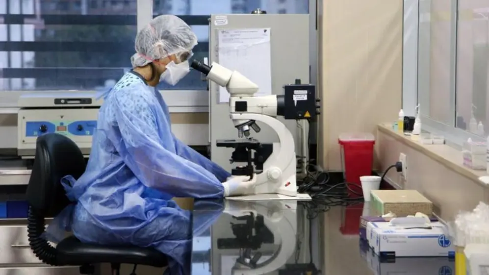 Los médicos comprobaron que el medicamento frena el avance del virus