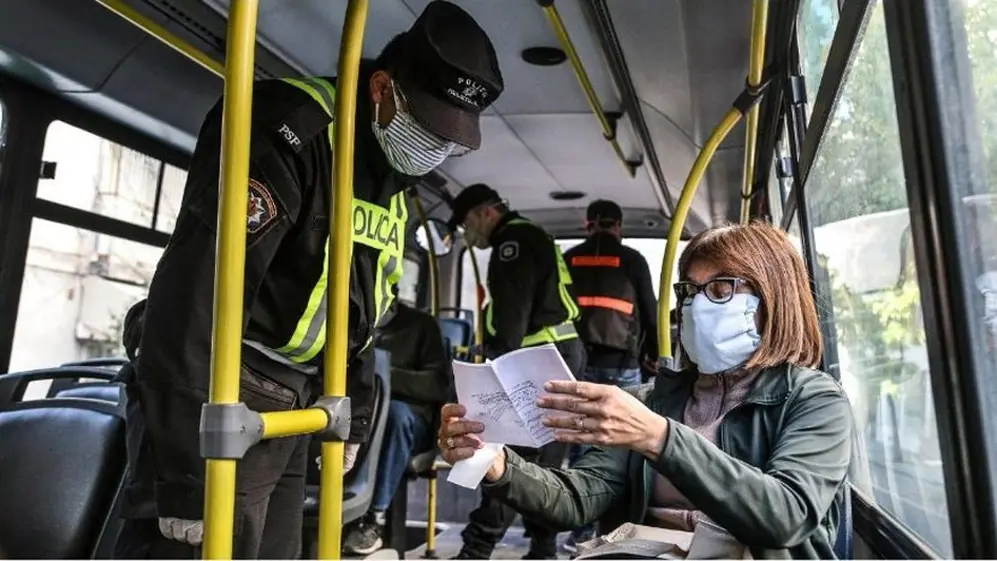 Se busca reducir la circulación de personas en el transporte público