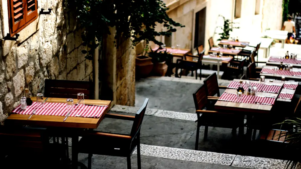 Los empresarios de la gastronomía se preguntan cómo cubrirán los salarios en junio