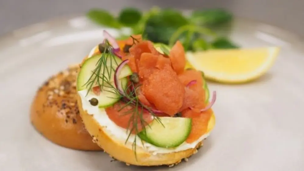 El pescado contiene vitamina B3.