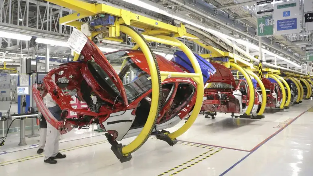 La industria automotriz es deficitaria en dólares, pero se busca reducir su impacto.
