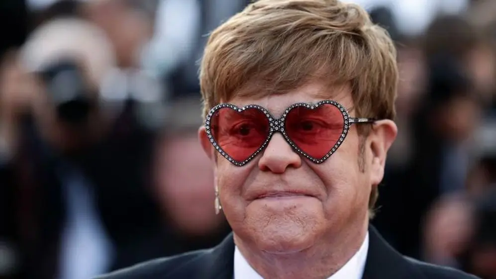 Elton ocupa la posición número 18 entre los más ricos del año en el mundo.