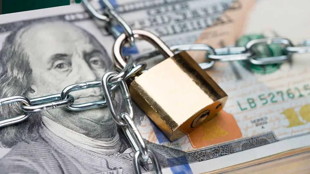 El Gobierno busca frenar la sangría de reservas con nuevas restricciones al dólar ahorro.