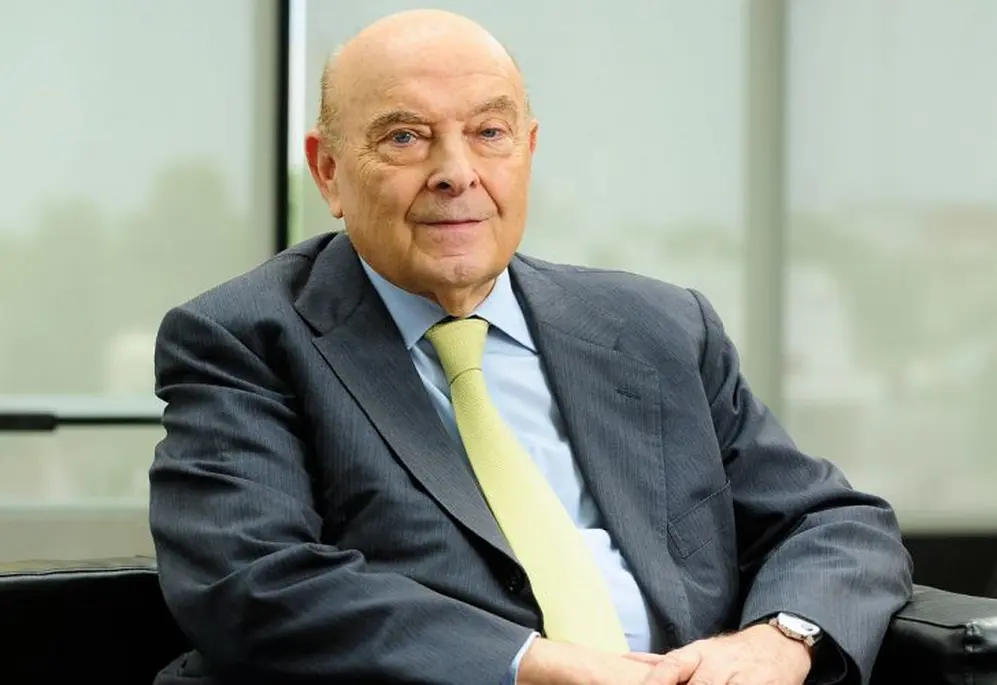 Domingo Cavallo aconsejó que el BCRA deje de vender el cupo de u$s200 y que desdoble el mercado