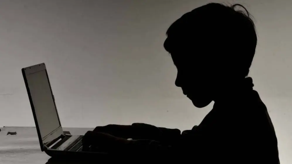 Los padres deben supervisar el uso de Internet en sus hijos.