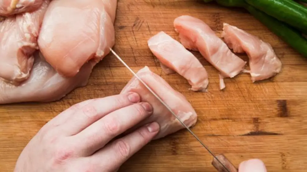 El pollo es uno de los alimentos que componen esta lista