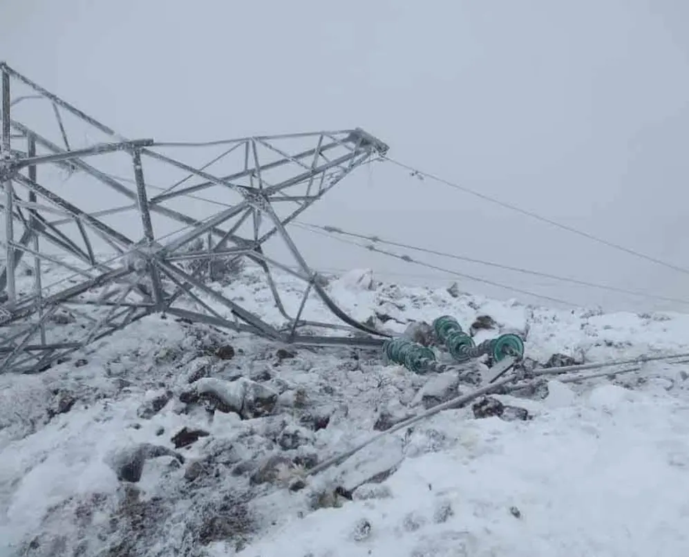 La caída de las torres de energía por las intensas nevadas está provocando problemas en la provisión de servicios en general