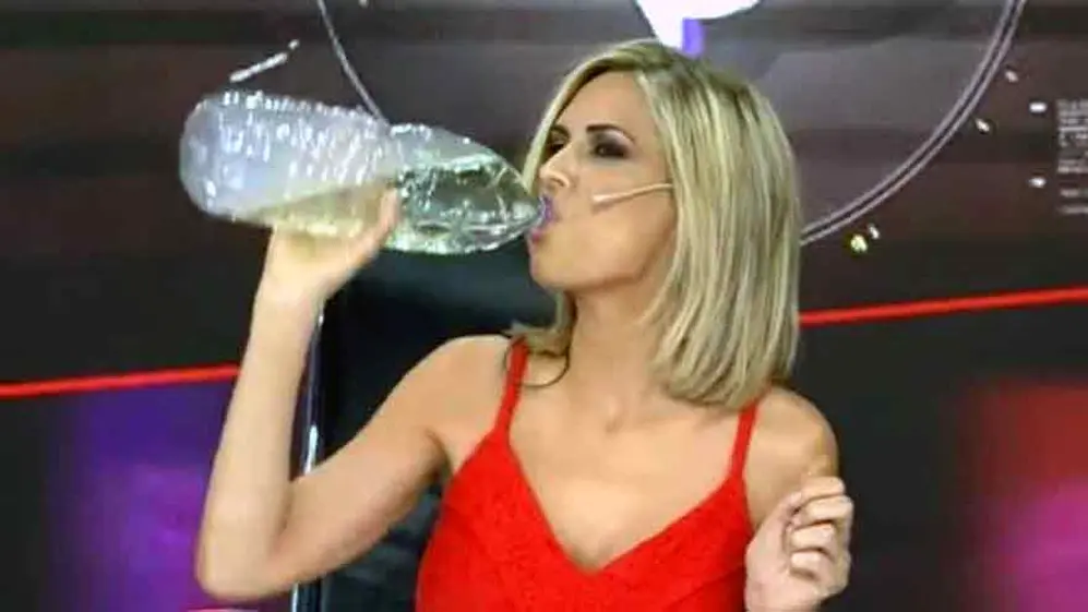 El gesto de Canosa tomando dióxido de cloro sigue generando repercusiones.