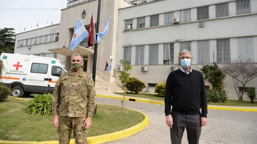 Sergio Maldonado, el director del hospital y el investigador Fernando Polak.