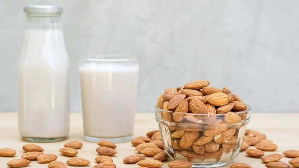 Con almendras se pueden hacer bebidas vegetales