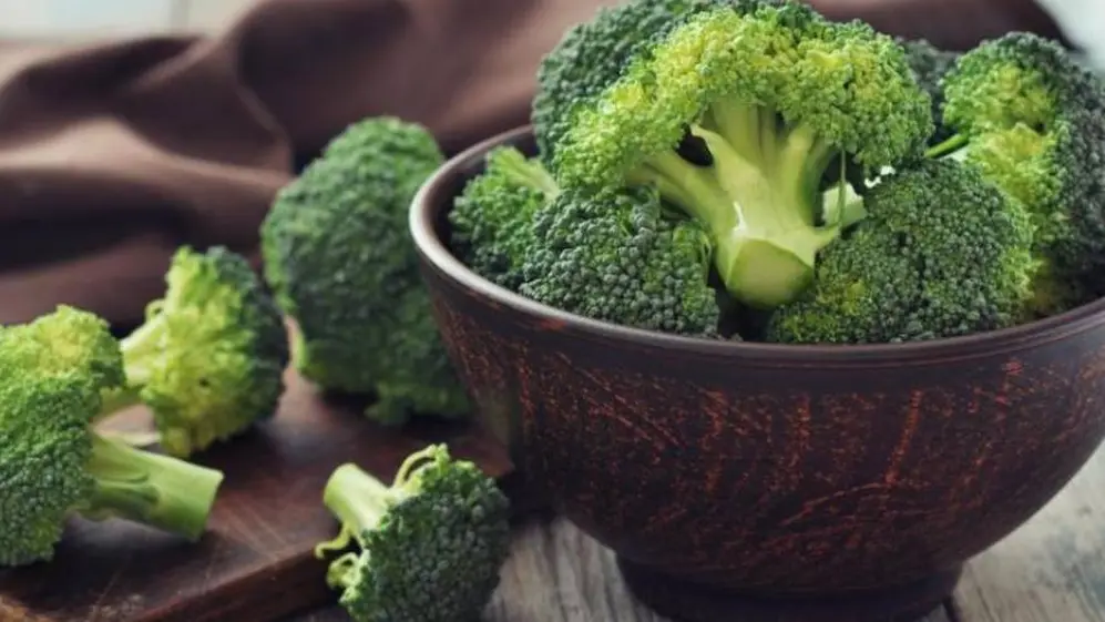 EL brócoli tiene mucha fibra y vitaminas, pero muy bajo aporte calórivo