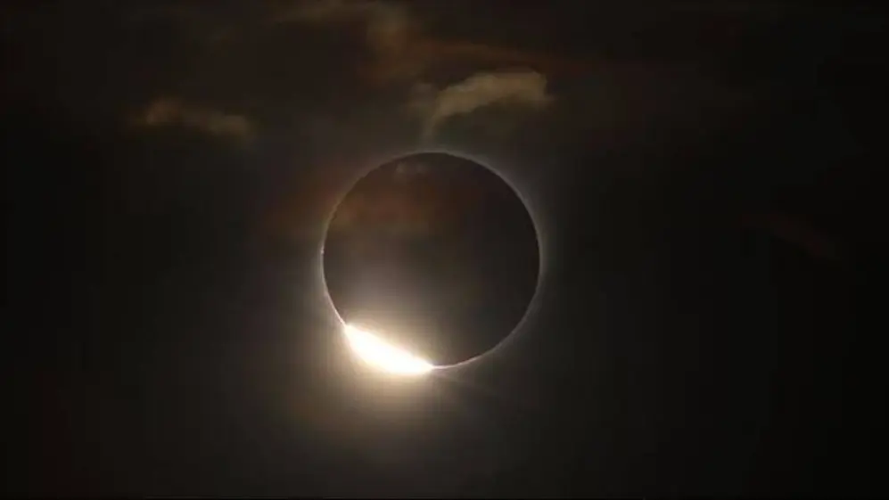 Para que se vuelva a producir un eclipse solar total en el mismo lugar deben pasar 400 años