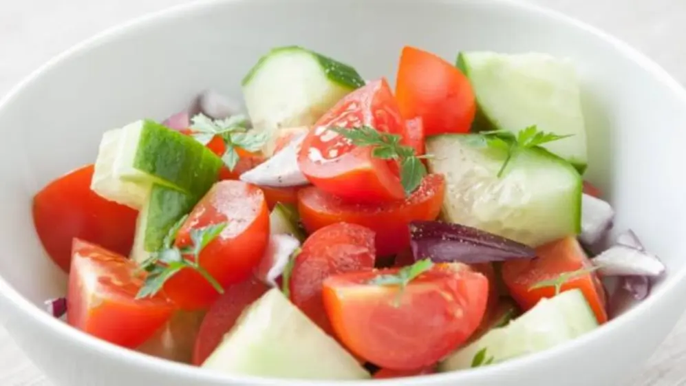 El pepino se suele comer en ensaladas