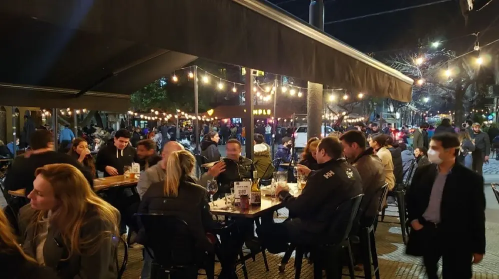 Los bares porteños reabrieron luego de seis meses